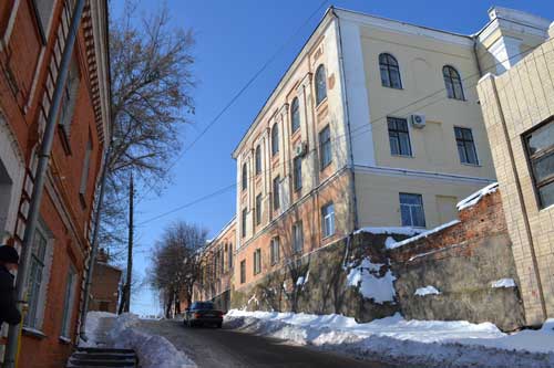 Кутові башти укріплень на поч. ХХ ст. були використані як фундамент для побудови чоловічої міністерської гімназії