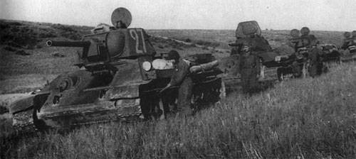 Танки Т-34-76 готовятся к бою. Андрей Парамонов. ПОСЛЕДНЯЯ БИТВА ЗА ХАРЬКОВ. «Таланты советских полководцев или какой ценой был освобожден Харьков»