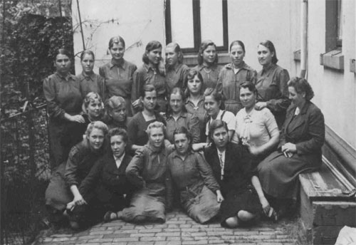 Віта ДМИТРЕНКО (ЛАХНО). «Тільки скучала за домом і всьо, а так мені непогано було»: емоції, переживання та духовні потреби жінок-остарбайтерів у Третьому Рейху