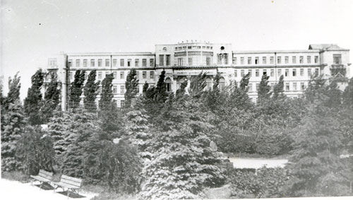 Роботи по надбудові будинку Облвиконкому. 1932 р. ДНІМ