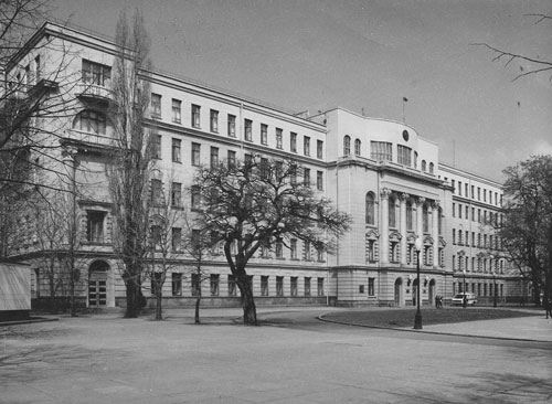 Загальний вигляд будинку Облвиконкому. 1987 р. Колекція автора.