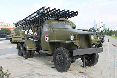 3. Реактивная установка залпового огня БМ-13 на базе автомобиля «Студебеккер» американского производства. Именно такие получили в начале марте 1943 года 364-й и 365-й дивизионы 87-го гвардейского минометного полка.